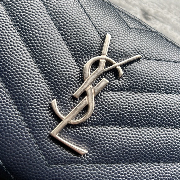 Pre-loved 100% Authentic YSL Navy Zipper Wallet - Picture 2 of 6